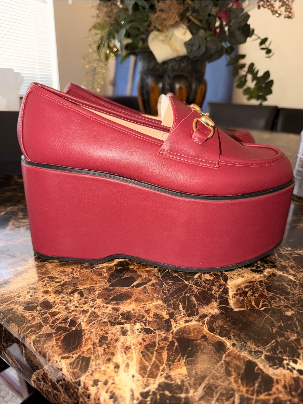 NIB ShoeDazzle Roxi Women’s Size 7 Tibetan Red Platform Loafers Gold Horsebit - Picture 2 of 9